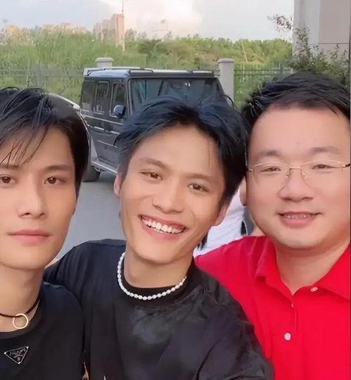 小杨最新爆料,揭秘娱乐圈最新热点事件 第2张 小杨最新爆料,揭秘娱乐圈最新热点事件 第2张